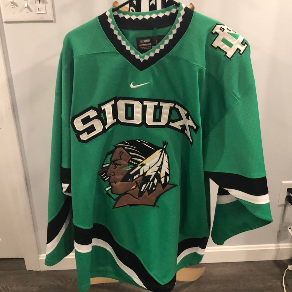 North Dakota Sioux Hockey Jersey Vintage